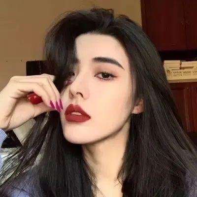 在他的阴影下